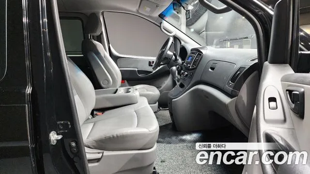 Hyundai Starex 2019 — фото 16