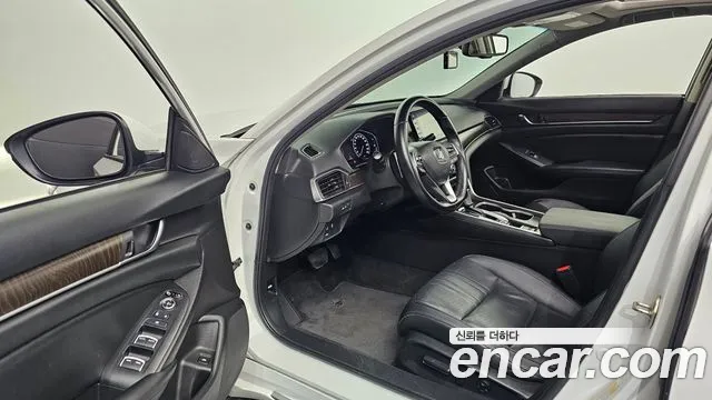 Honda Accord 2019 — фото 10