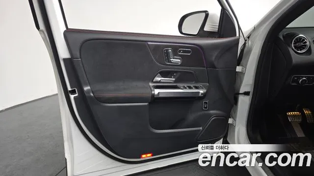 Mercedes-Benz GLB-Class 2022 — фото 13