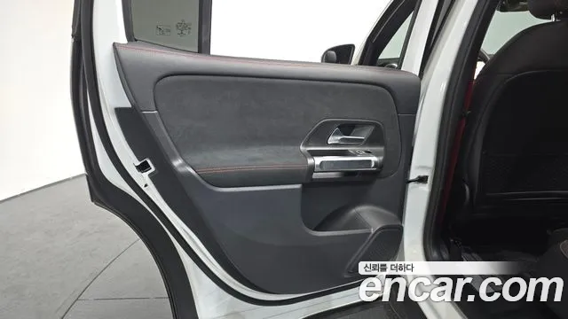 Mercedes-Benz GLB-Class 2022 — фото 14