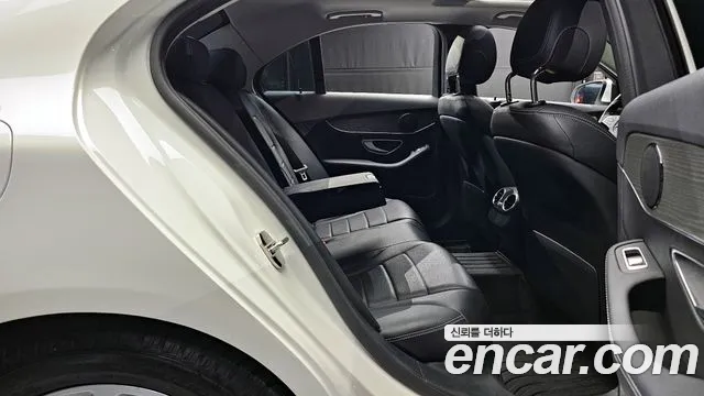 Mercedes-Benz C-Class 2017 — фото 11