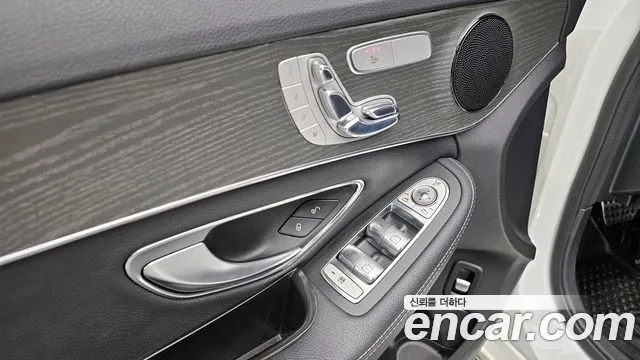 Mercedes-Benz C-Class 2017 — фото 19
