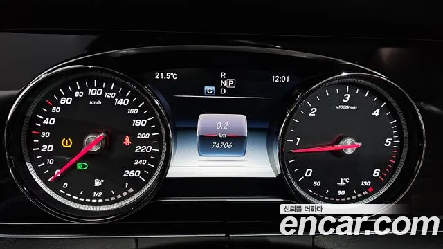 Mercedes-Benz E-Class 2017 — фото 10