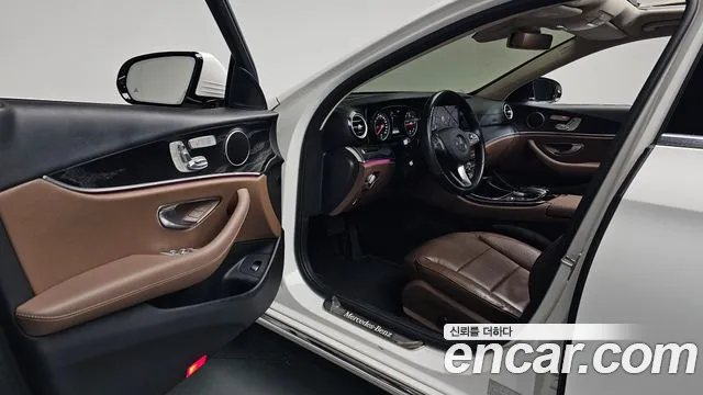 Mercedes-Benz E-Class 2017 — фото 12
