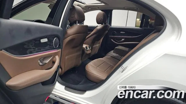 Mercedes-Benz E-Class 2017 — фото 16