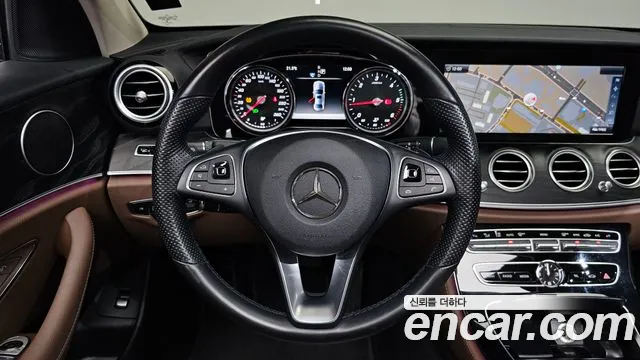 Mercedes-Benz E-Class 2017 — фото 17