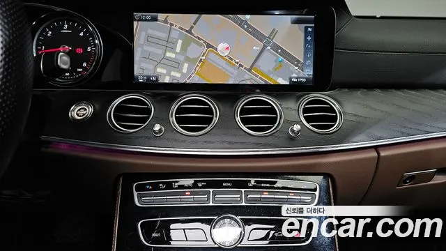 Mercedes-Benz E-Class 2017 — фото 18