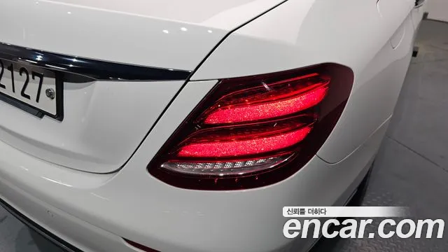 Mercedes-Benz E-Class 2017 — фото 8