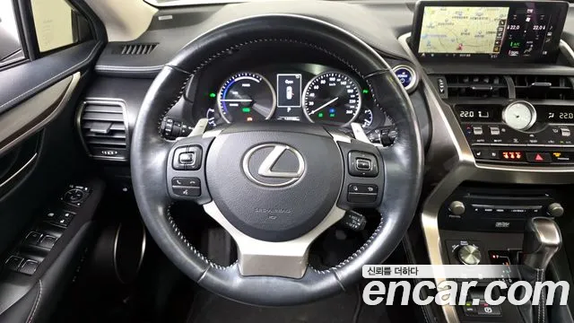 Lexus NX 2018 — фото 13