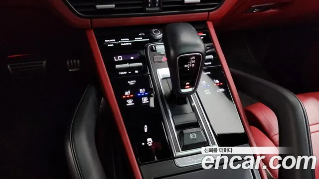 Porsche Cayenne 2020 — фото 12