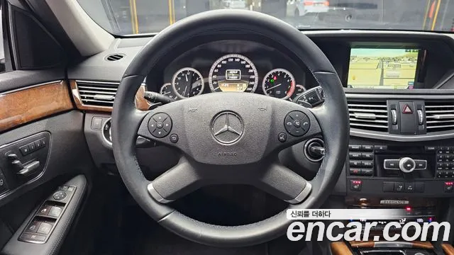 Mercedes-Benz E-Class 2012 — фото 12