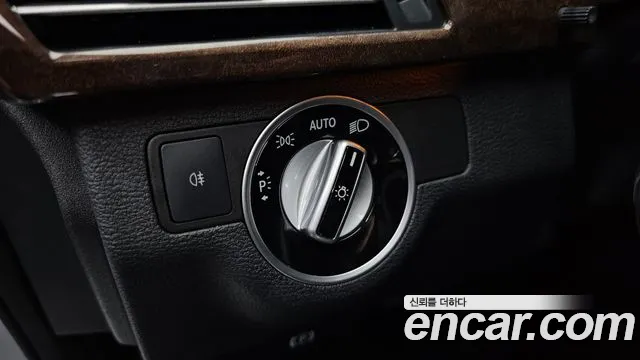 Mercedes-Benz E-Class 2012 — фото 18