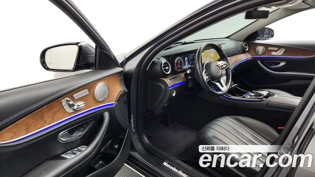 Mercedes-Benz E-Class 2020 — фото 13