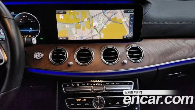 Mercedes-Benz E-Class 2020 — фото 19