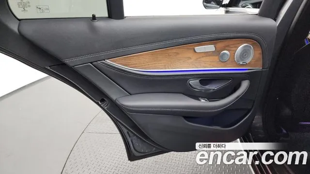 Mercedes-Benz E-Class 2020 — фото 15