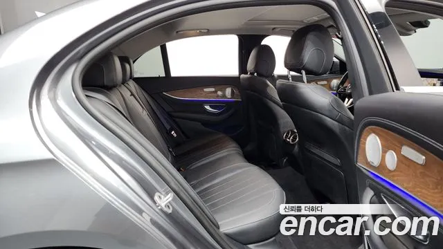 Mercedes-Benz E-Class 2020 — фото 16
