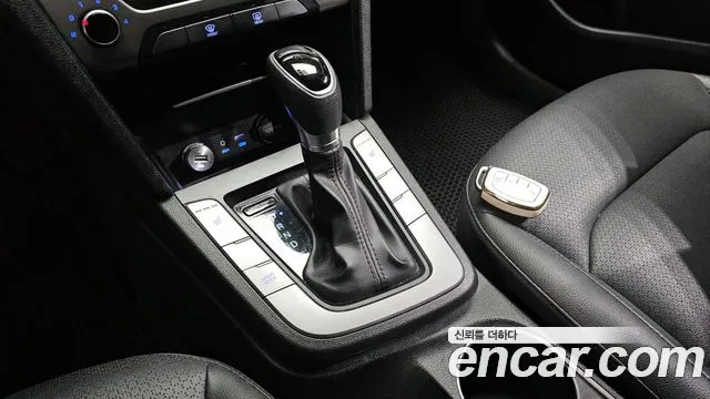 Hyundai AVANTE 2018 — фото 9