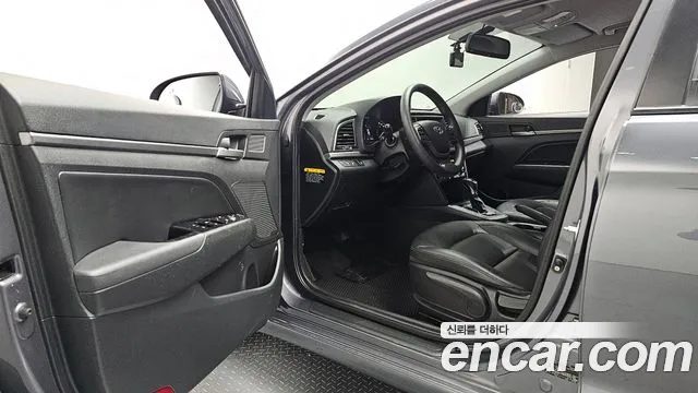 Hyundai AVANTE 2018 — фото 10