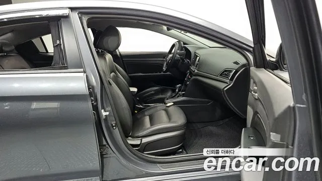 Hyundai AVANTE 2018 — фото 11