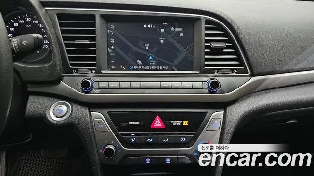 Hyundai AVANTE 2018 — фото 14