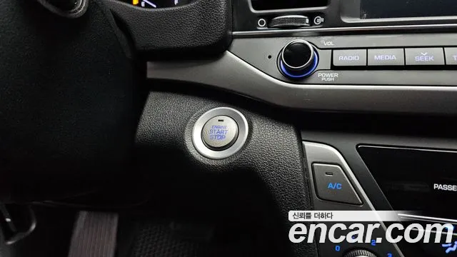 Hyundai AVANTE 2018 — фото 16