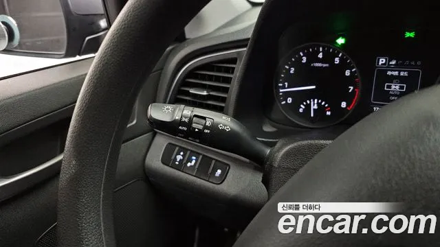 Hyundai AVANTE 2018 — фото 17