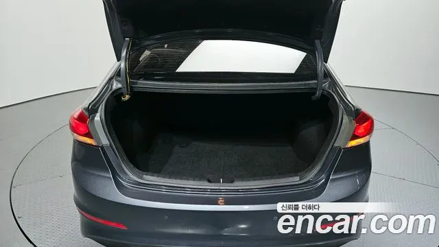 Hyundai AVANTE 2018 — фото 20