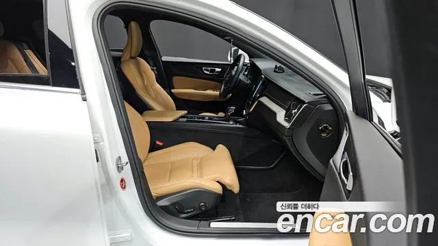 Volvo S60 2020 — фото 16