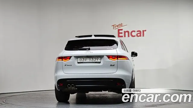 Jaguar F-PACE 2017 — фото 4