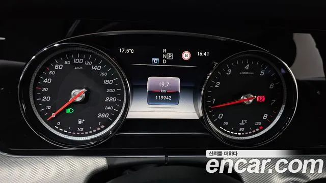 Mercedes-Benz E-Class 2018 — фото 11