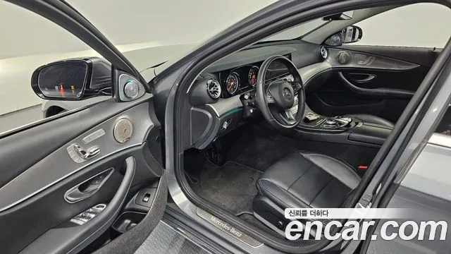 Mercedes-Benz E-Class 2018 — фото 13
