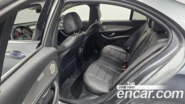Mercedes-Benz E-Class 2018 — фото 17