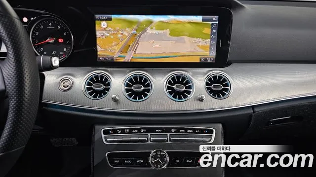 Mercedes-Benz E-Class 2018 — фото 18