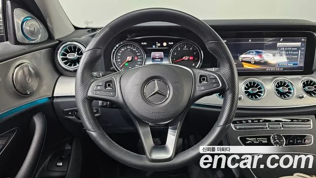 Mercedes-Benz E-Class 2018 — фото 19