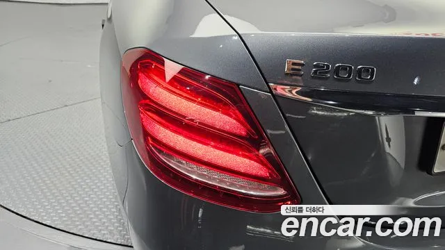 Mercedes-Benz E-Class 2018 — фото 9