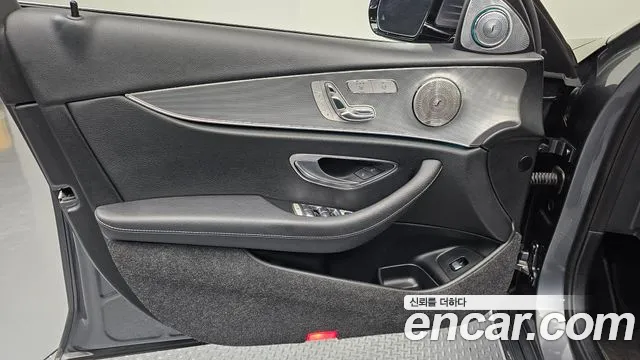 Mercedes-Benz E-Class 2018 — фото 14