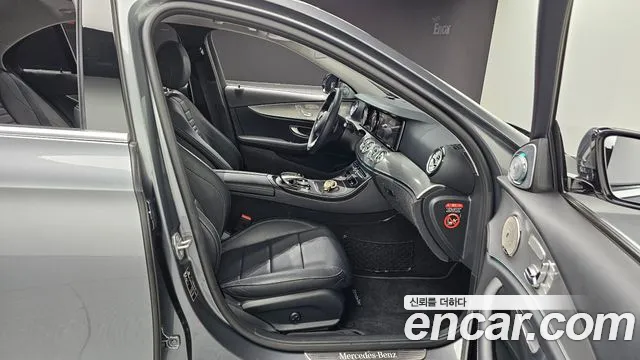 Mercedes-Benz E-Class 2018 — фото 16