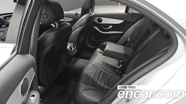 Mercedes-Benz C-Class 2018 — фото 18