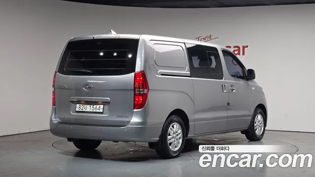 Hyundai Starex 2019 — фото 2