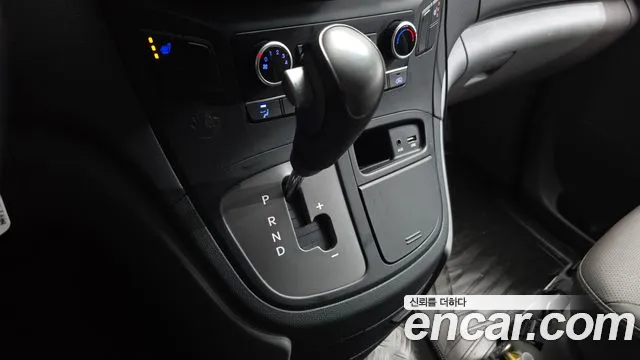 Hyundai Starex 2019 — фото 12