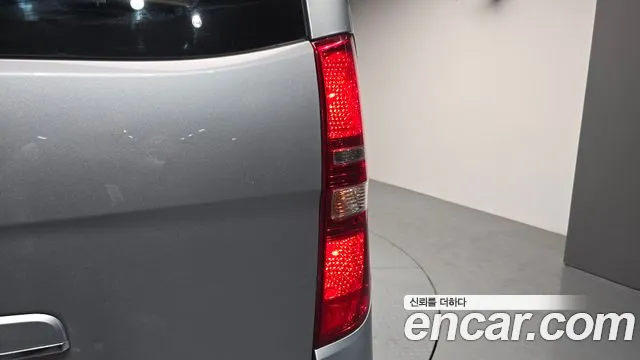 Hyundai Starex 2019 — фото 9