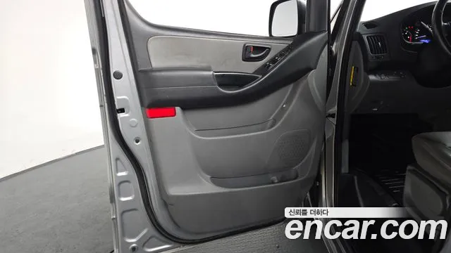 Hyundai Starex 2019 — фото 15