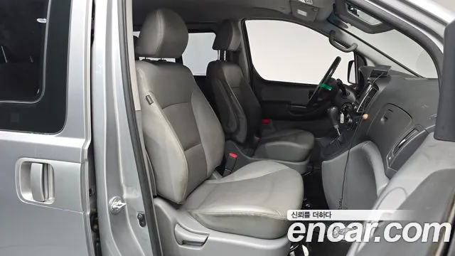 Hyundai Starex 2019 — фото 16