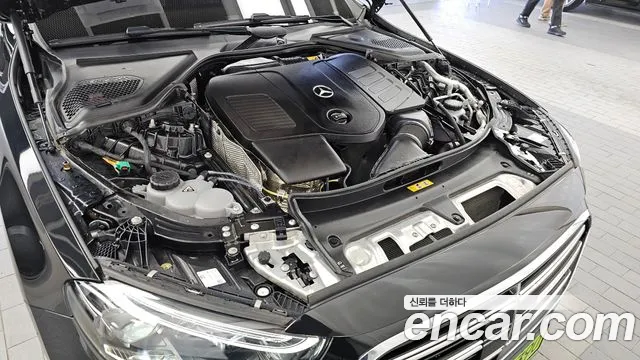 Mercedes-Benz E-Class 2025 — фото 6