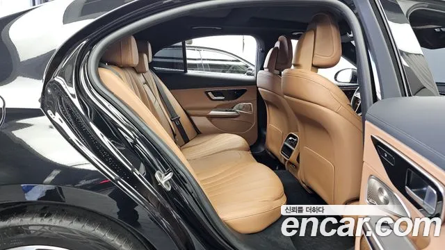 Mercedes-Benz E-Class 2025 — фото 18