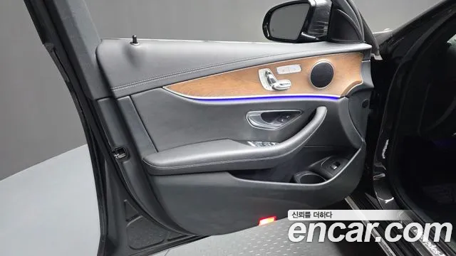 Mercedes-Benz E-Class 2021 — фото 14