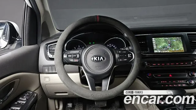 Kia Canival 2017 — фото 13
