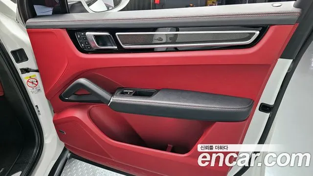 Porsche Cayenne 2023 — фото 15