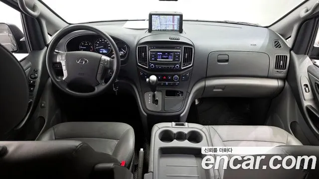 Hyundai Starex 2019 — фото 10