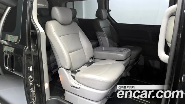 Hyundai Starex 2019 — фото 17